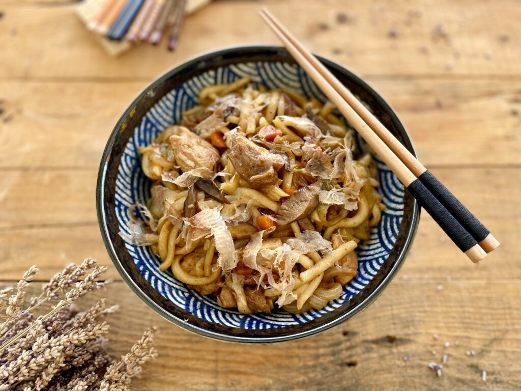 YAKI UDON CON CERDO Y VERDURAS