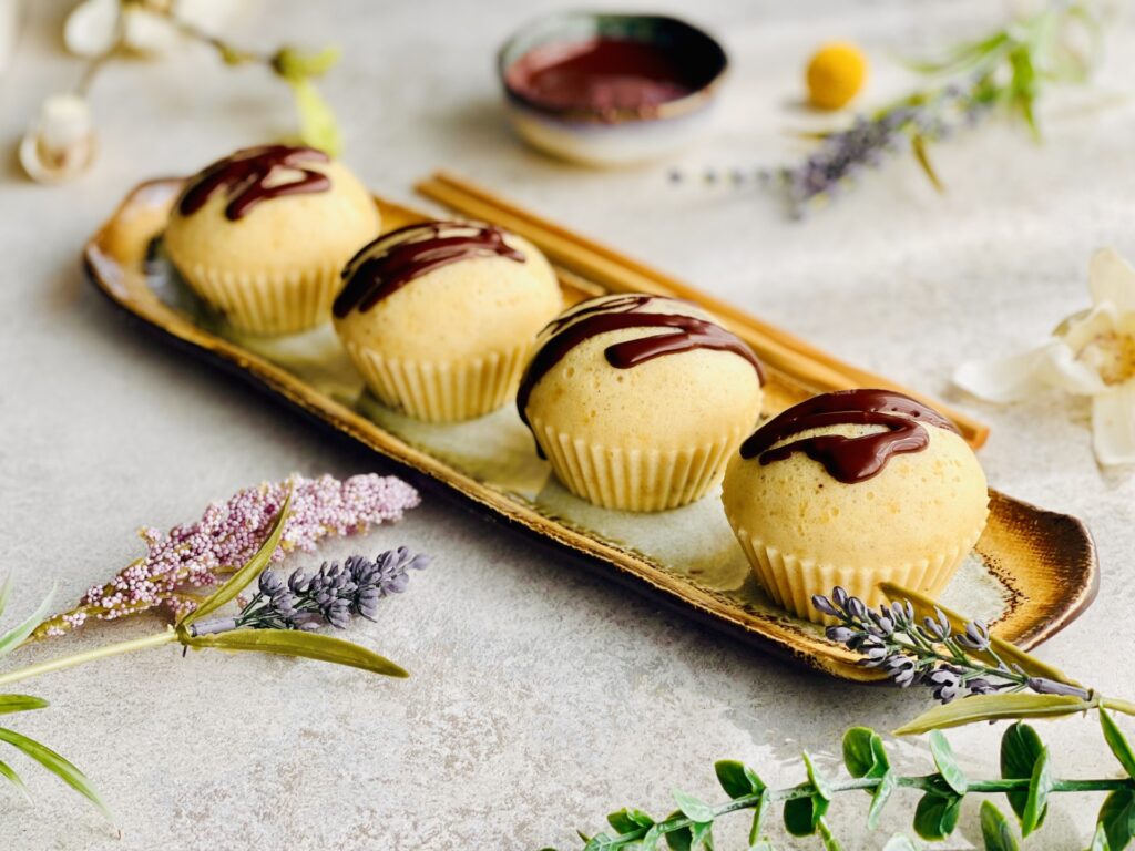 MUFFINS DE HUEVO AL VAPOR CON TRUFA DE CHOCOLATE Y SAKE