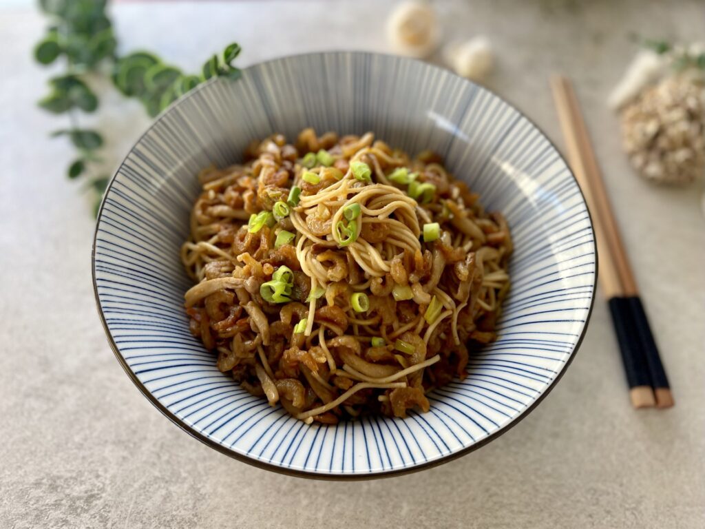 FIDEOS CHONGGINS CON SETAS SIMEJI Y CAMARONES