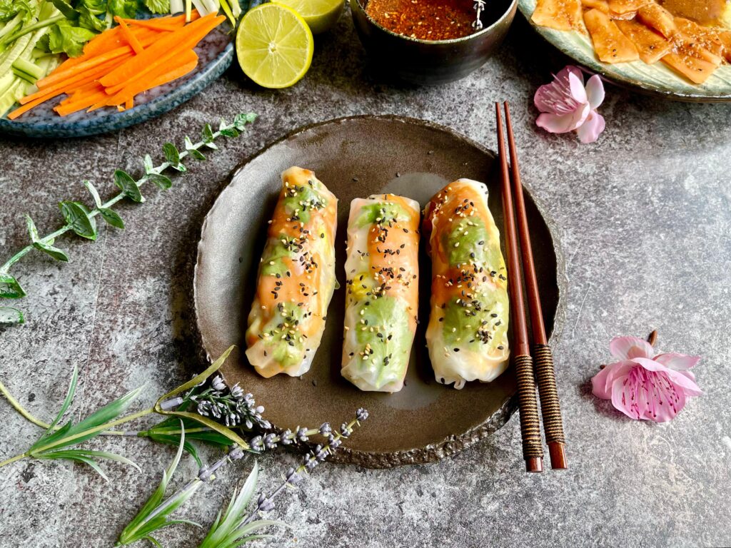 ROLLOS VIETNAMITAS FRÍOS CON SALMÓN