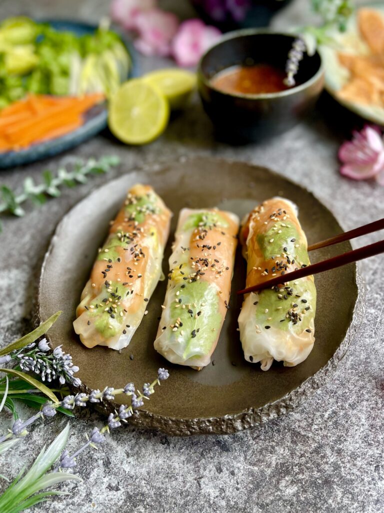 ROLLOS VIETNAMITAS FRÍOS CON SALMÓN